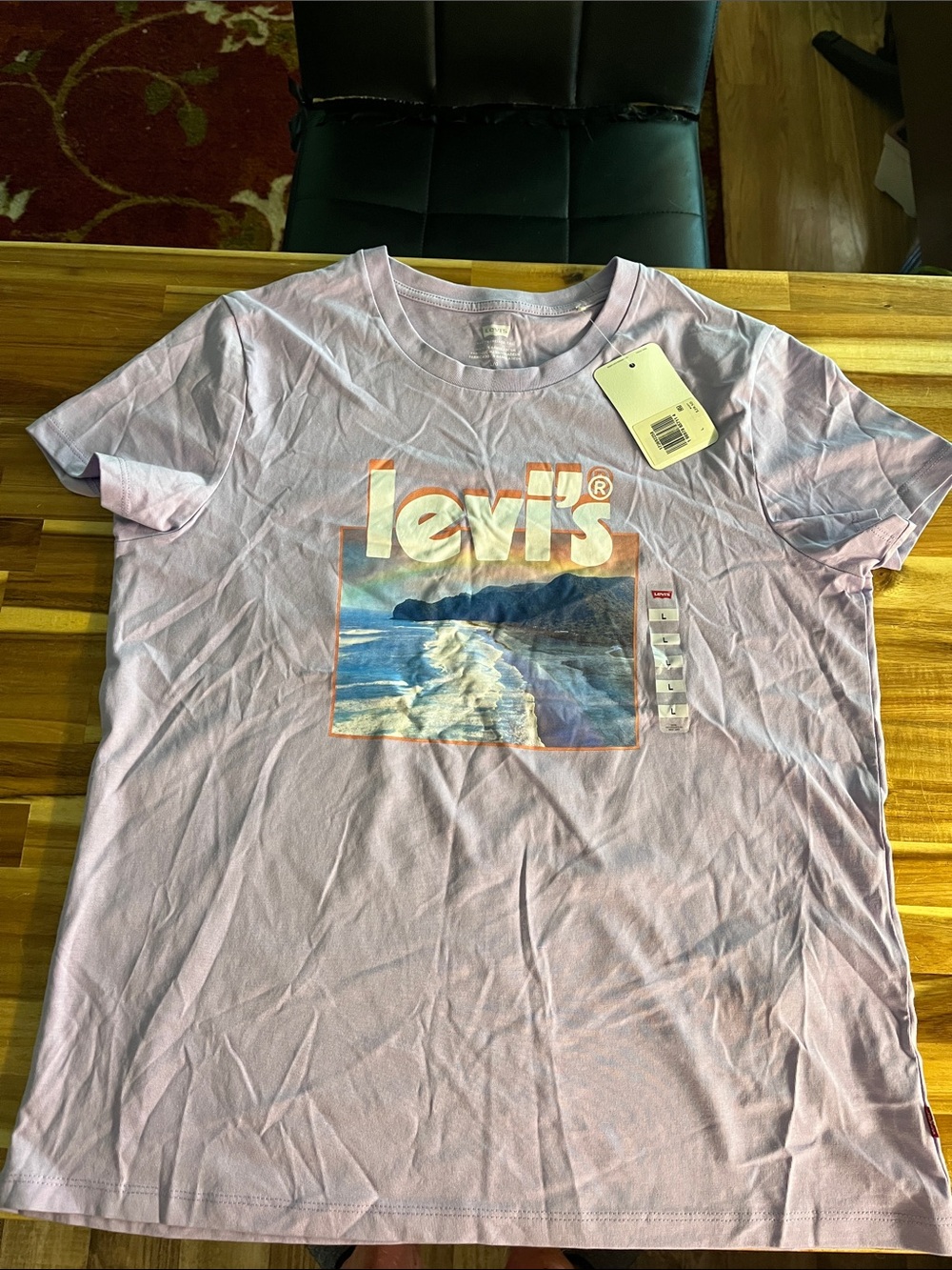 Levi's Light Purple Short-Sleeve Graphic Tee with Coastal Print Size L
